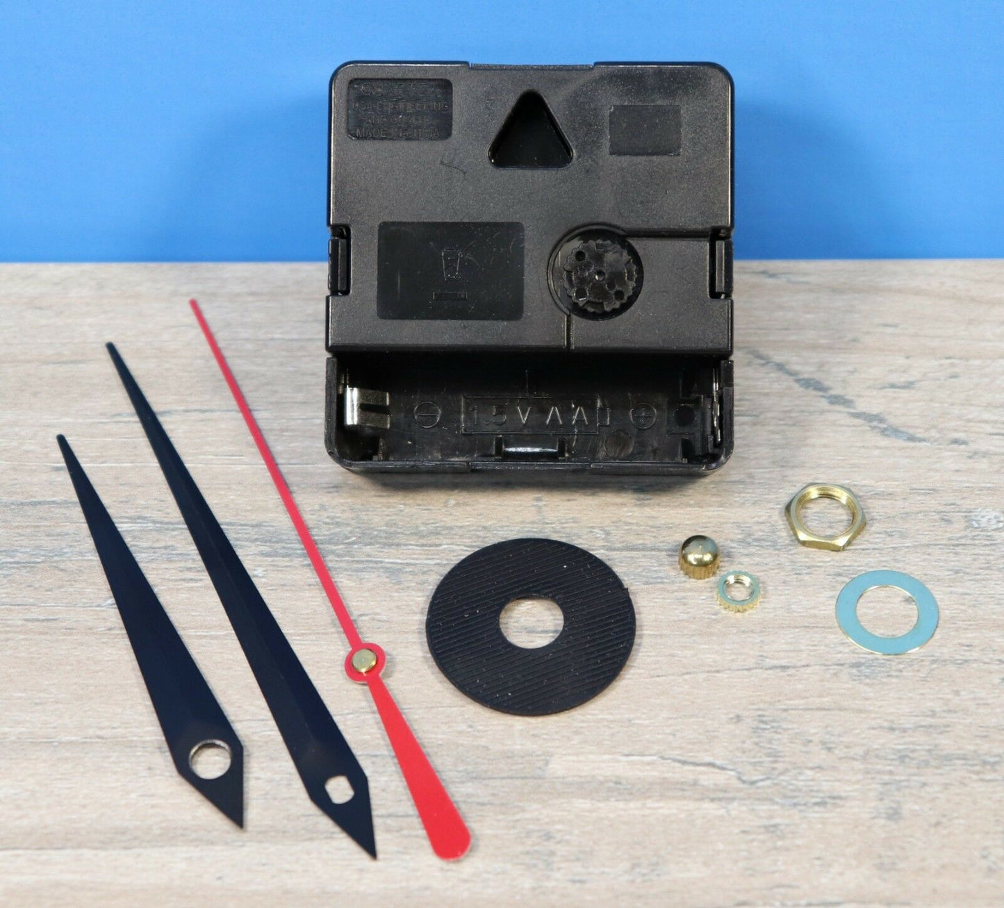 Quartex Q-80 Quartz Battery Clock Movement 3/8" Thick Dial 7/8" Shaft - Sword Hands