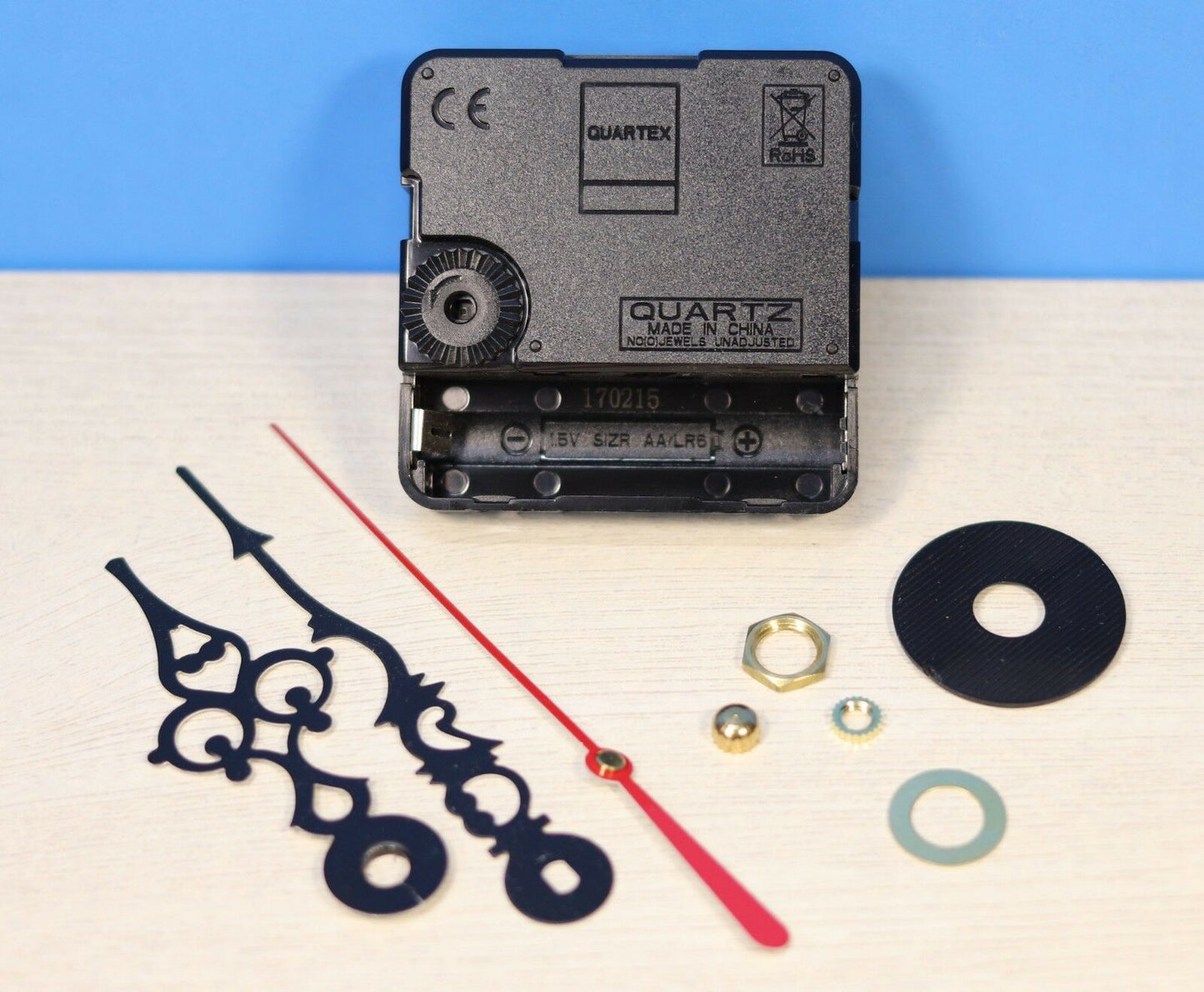 Quartex Quartz Battery Continuous Sweep Clock Movement 3/4" Shaft - Serpentine Hands